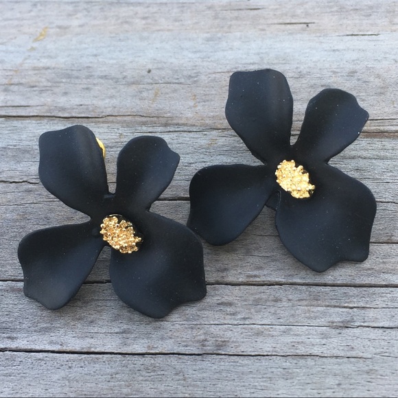 Jewelry - Black with Gold flower fashion earrings